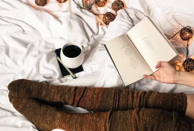 Poilsio metu laikykite kojas aukščiau širdies lygio.